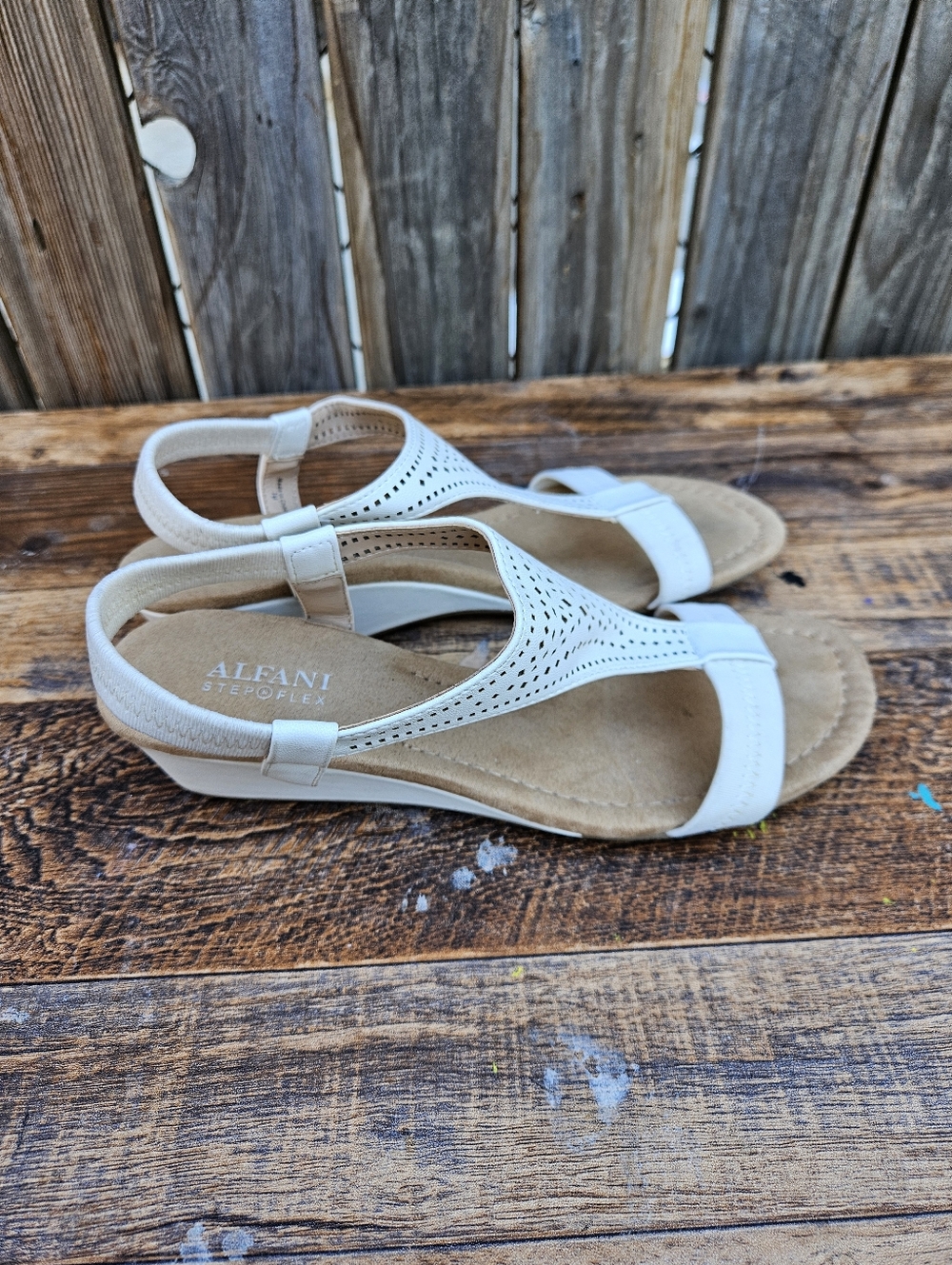 Women’s White Laser-Cut T-Strap Sandals Size 7M - Picture 14 of 16
